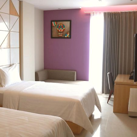 Surabaya River View Hotel エクステリア 写真