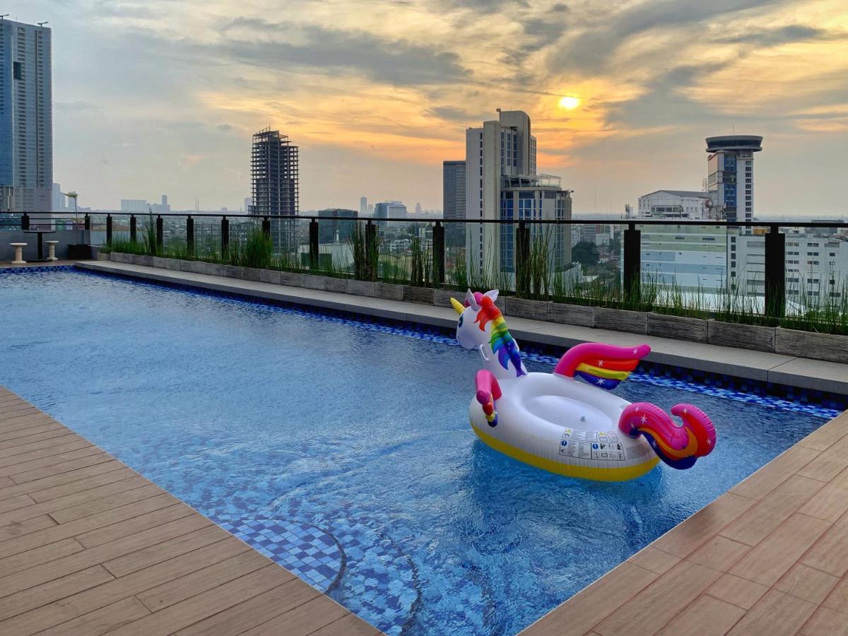 Surabaya River View Hotel エクステリア 写真