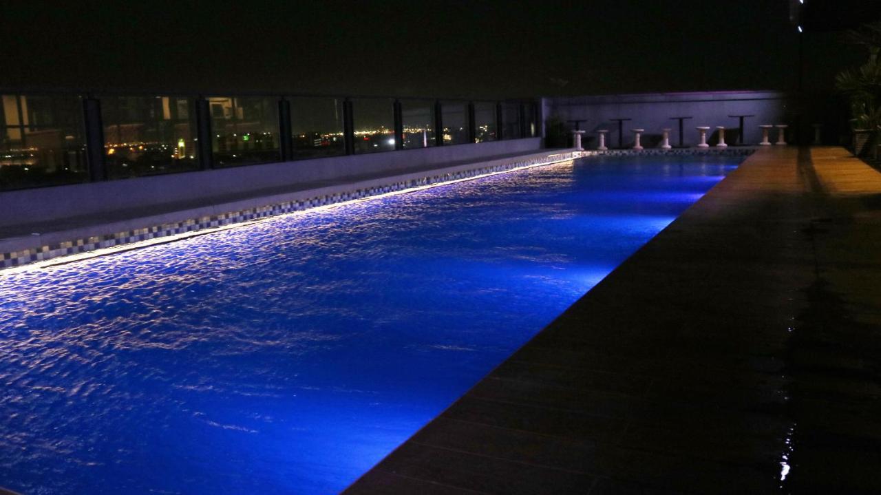 Surabaya River View Hotel エクステリア 写真