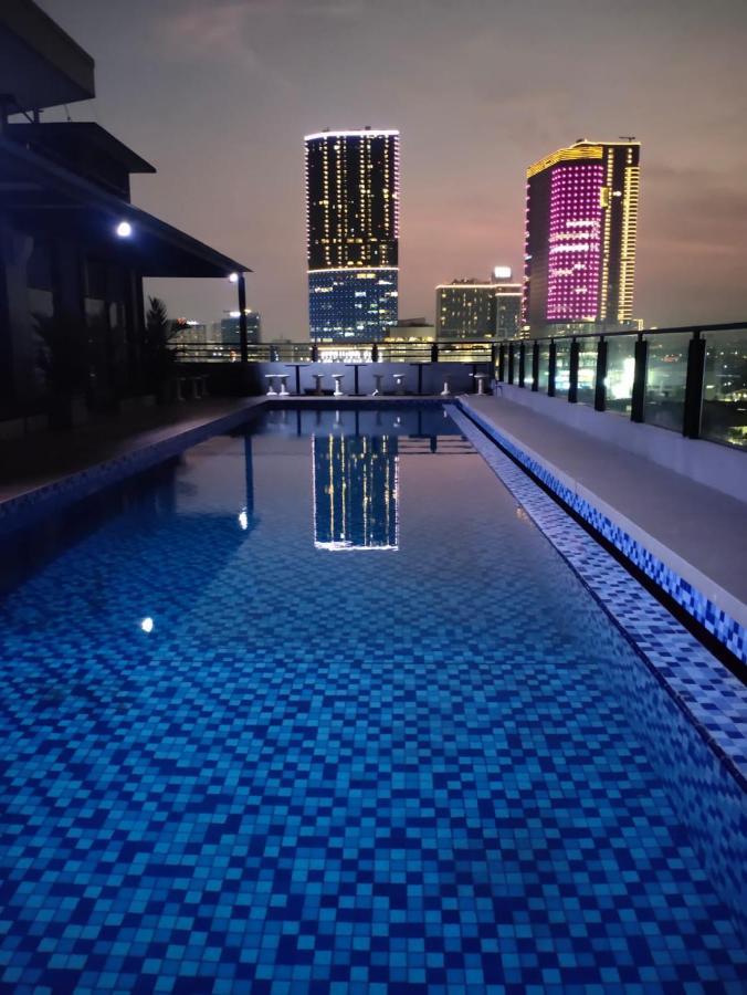 Surabaya River View Hotel エクステリア 写真