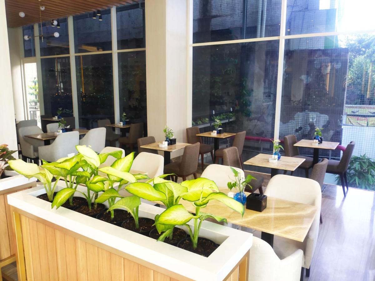 Surabaya River View Hotel エクステリア 写真