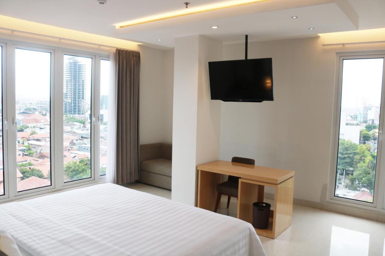 Surabaya River View Hotel エクステリア 写真