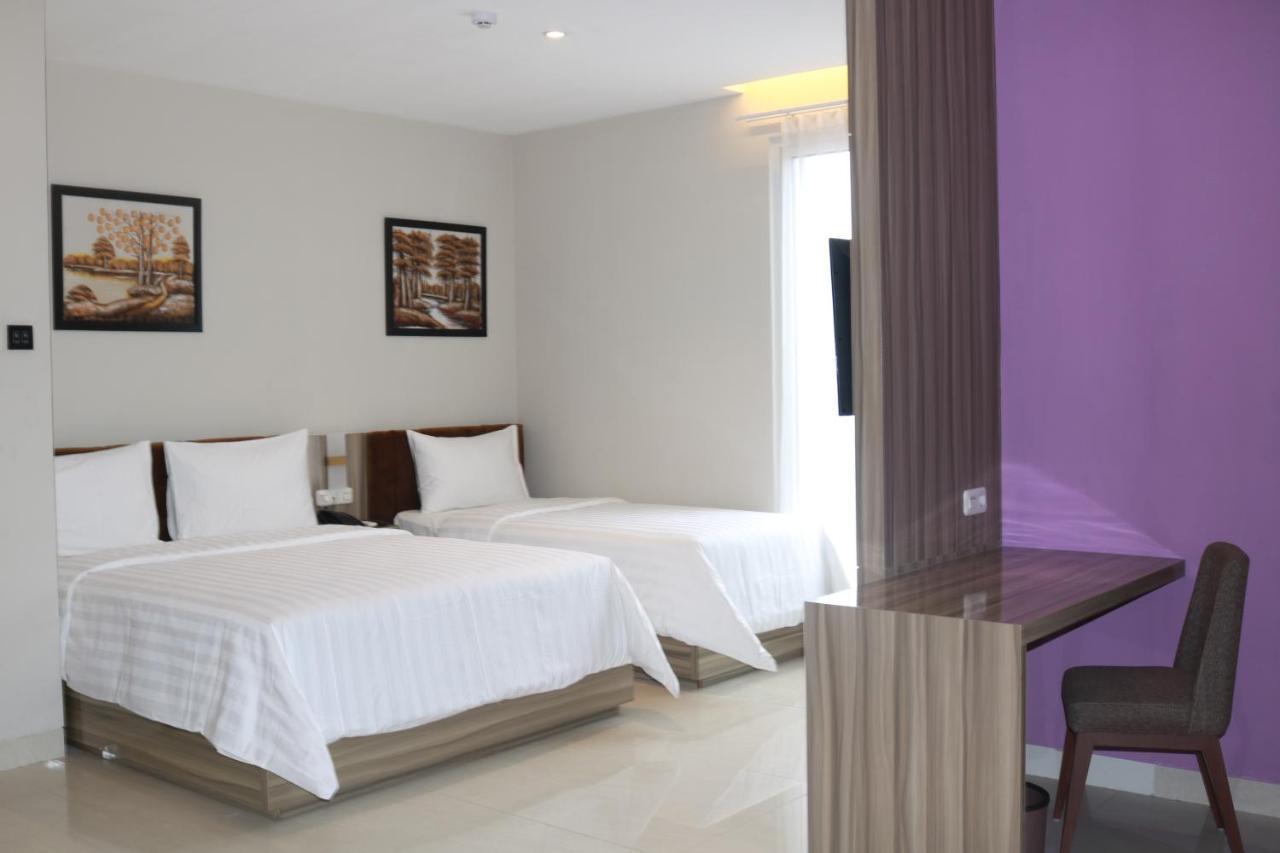 Surabaya River View Hotel エクステリア 写真