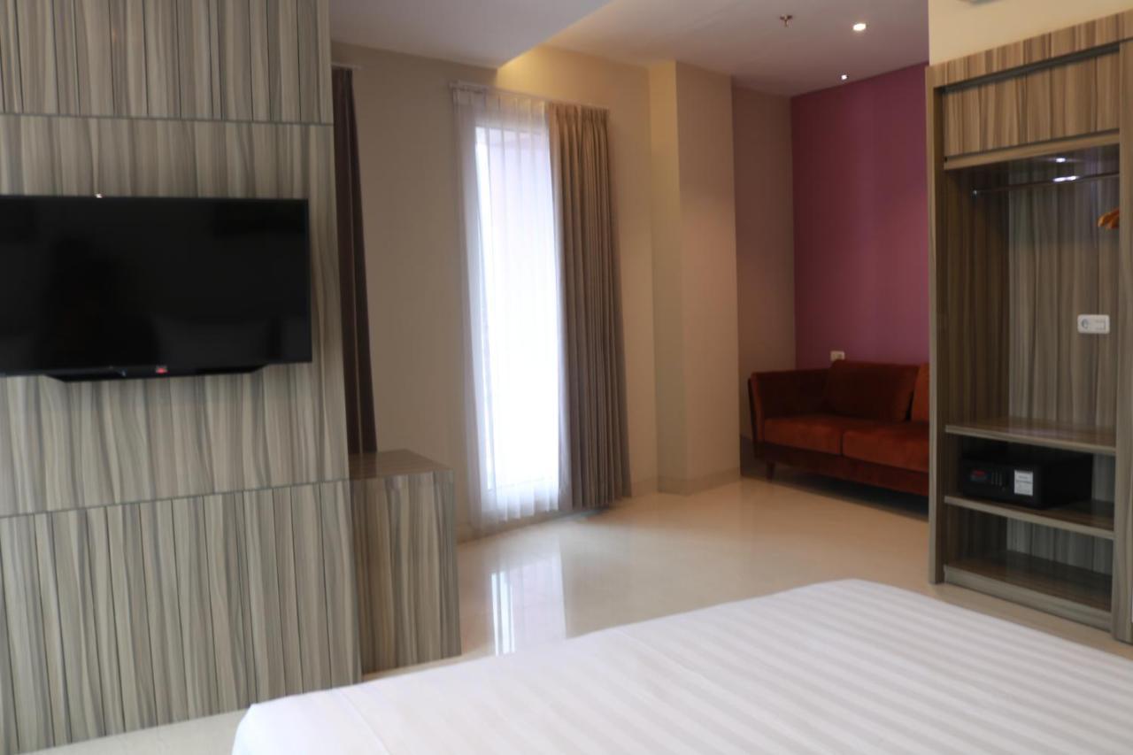 Surabaya River View Hotel エクステリア 写真