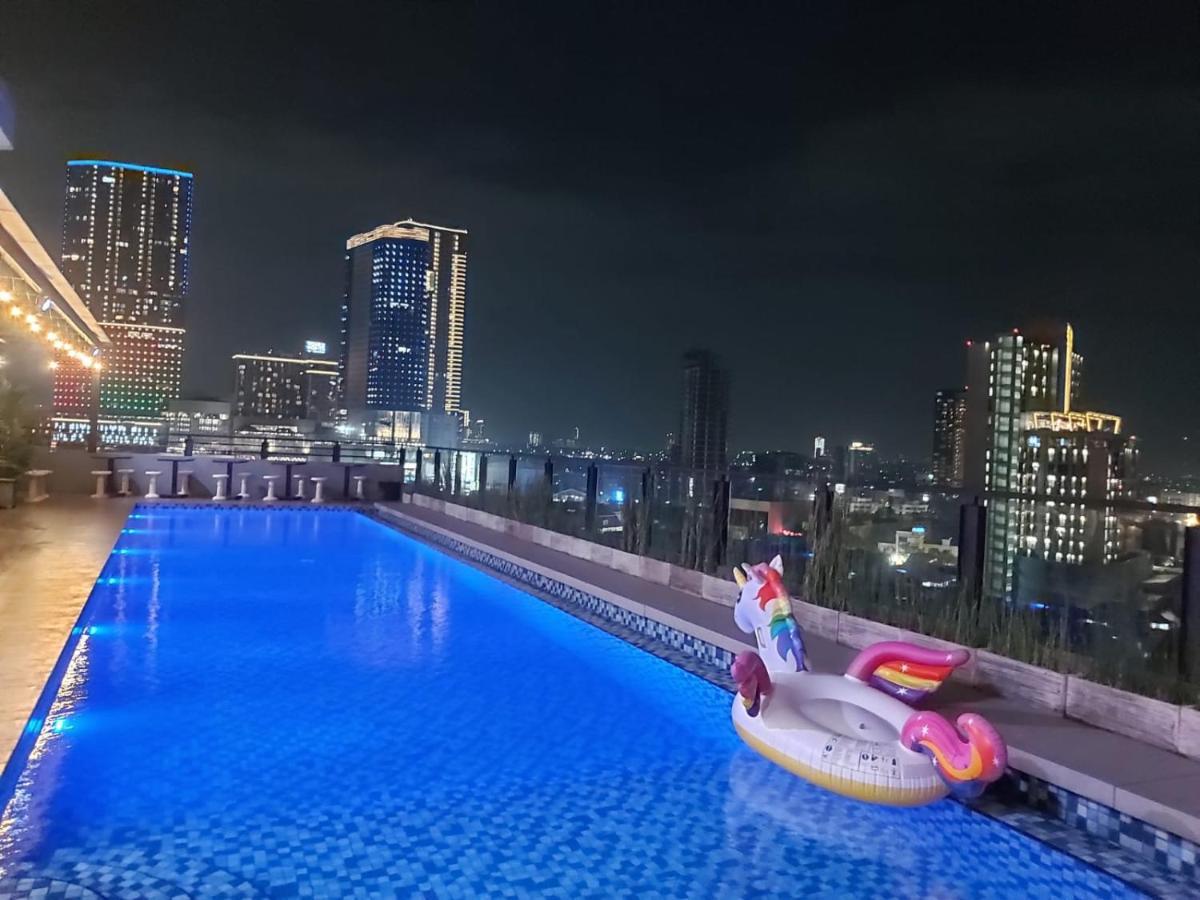 Surabaya River View Hotel エクステリア 写真