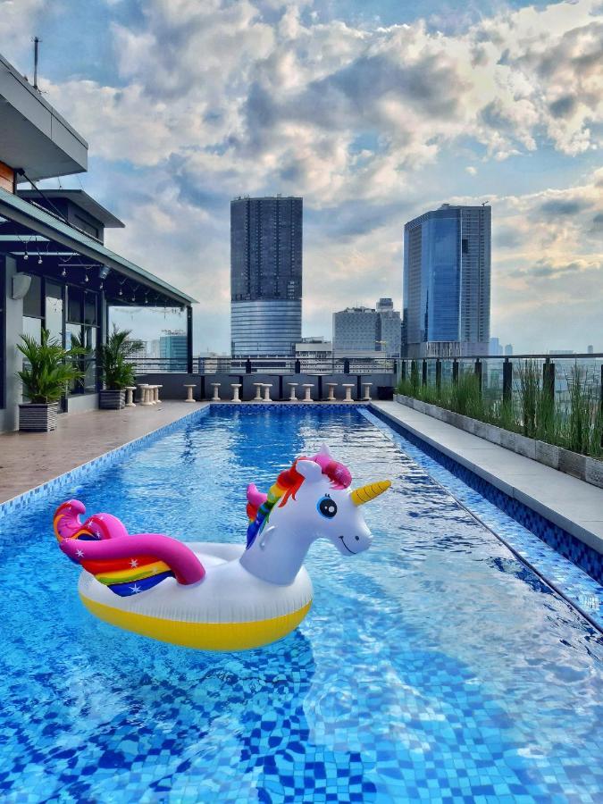 Surabaya River View Hotel エクステリア 写真
