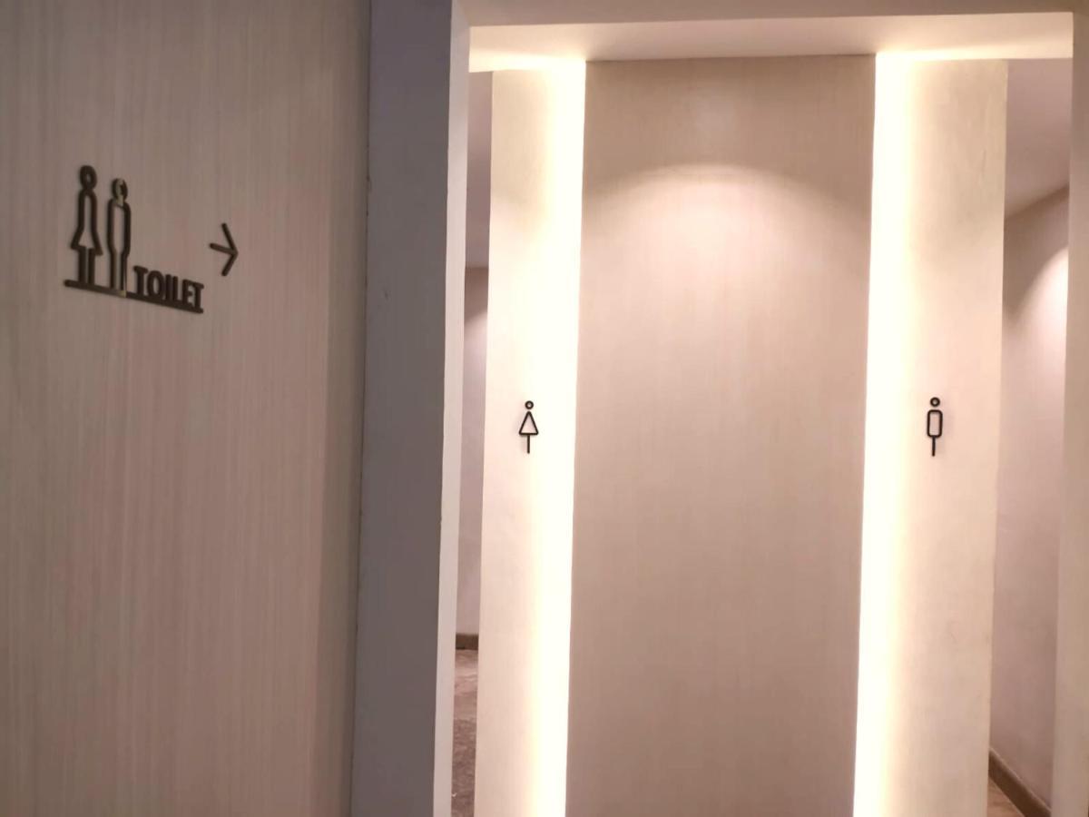 Surabaya River View Hotel エクステリア 写真