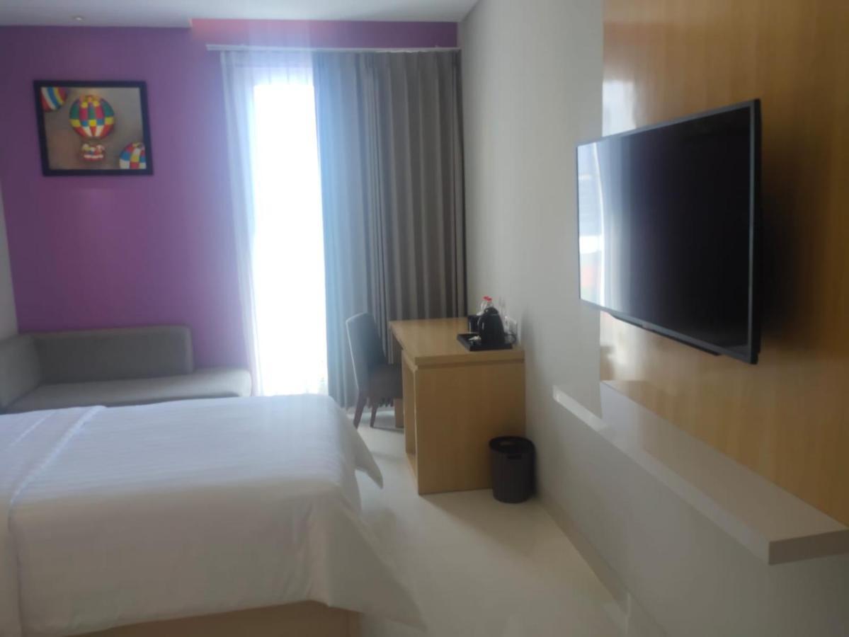 Surabaya River View Hotel エクステリア 写真