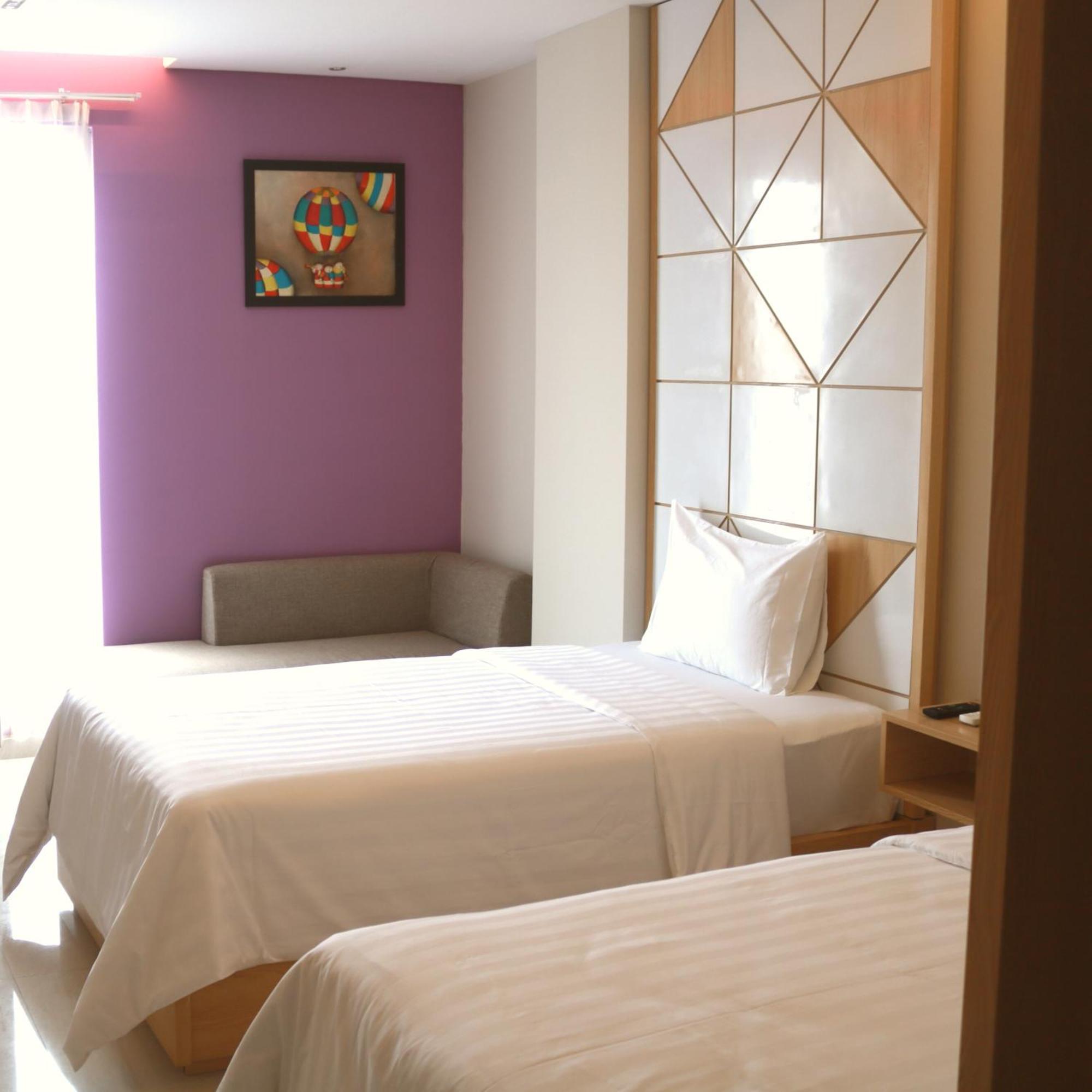 Surabaya River View Hotel エクステリア 写真