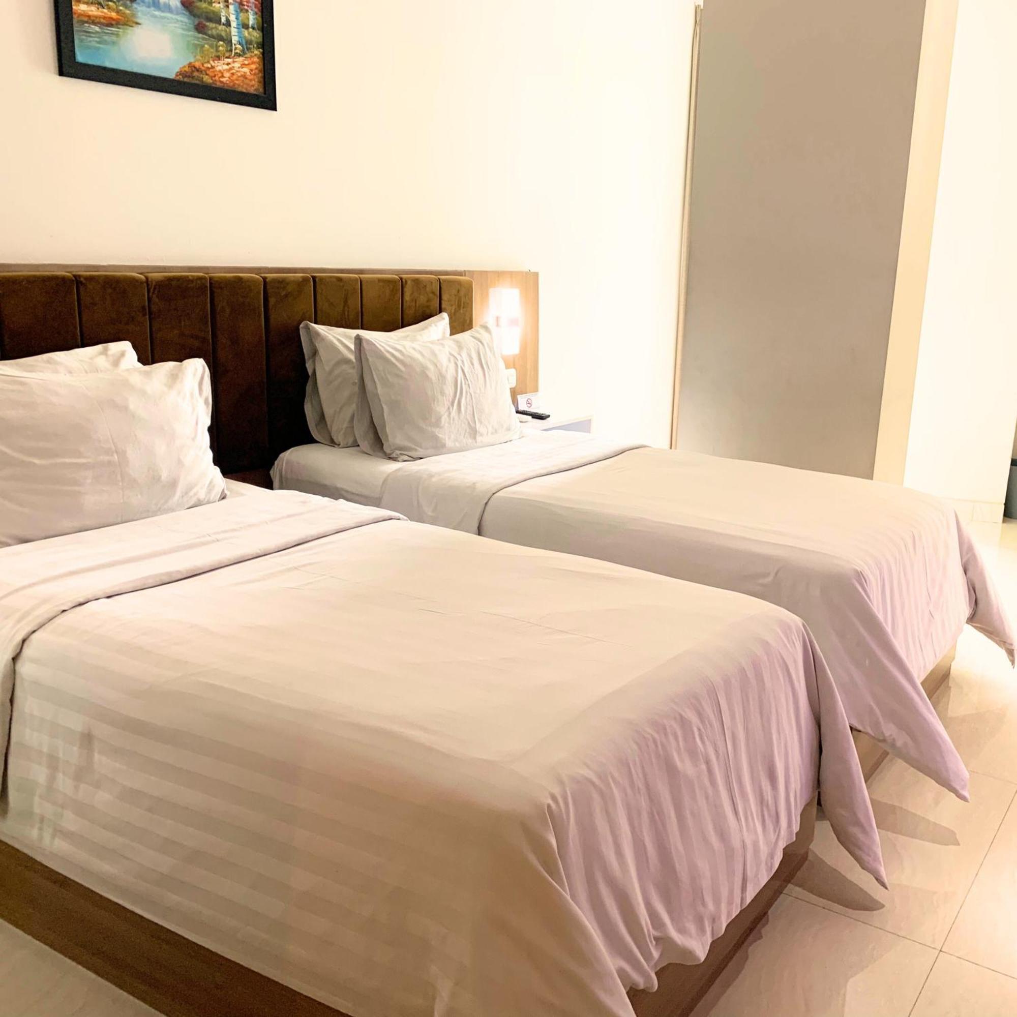 Surabaya River View Hotel エクステリア 写真