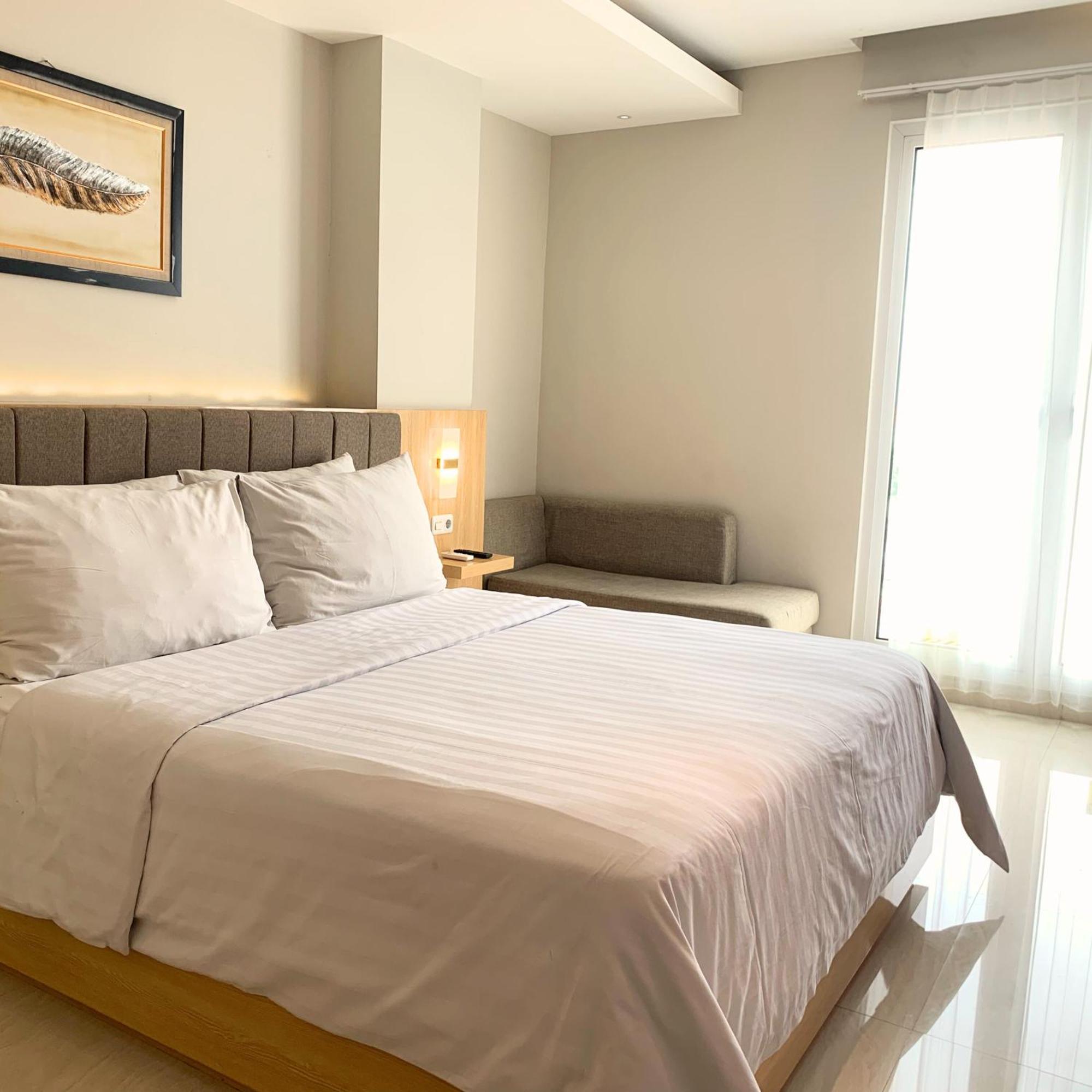 Surabaya River View Hotel エクステリア 写真